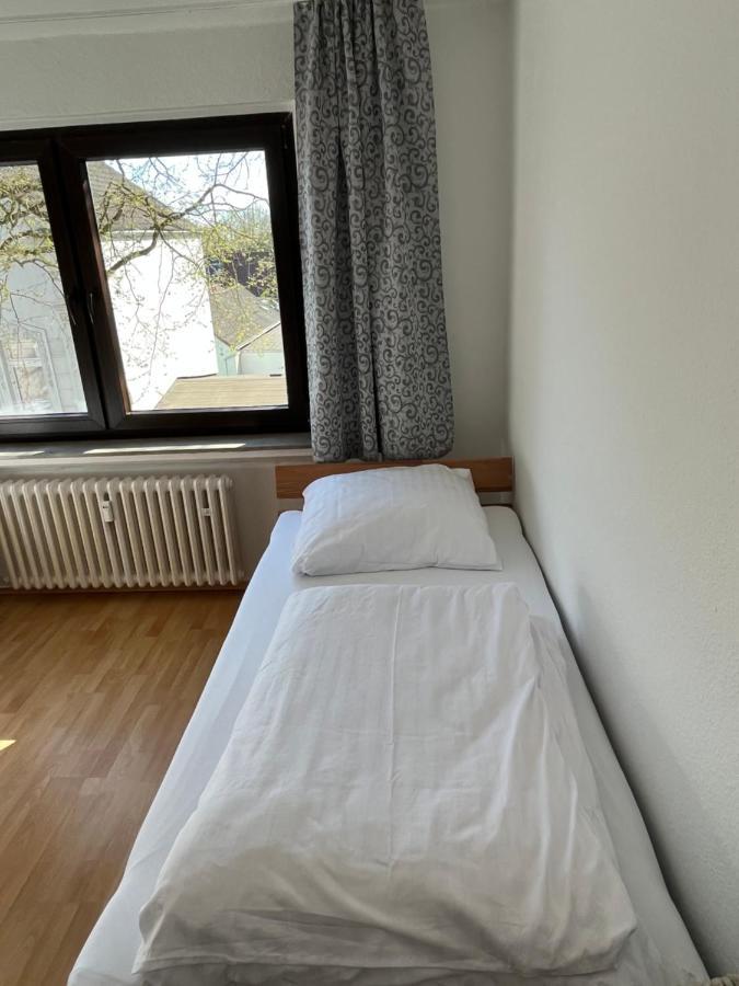 Zimmer Fuer Monteure, Handwerker Oder Reisende Essen Exterior photo